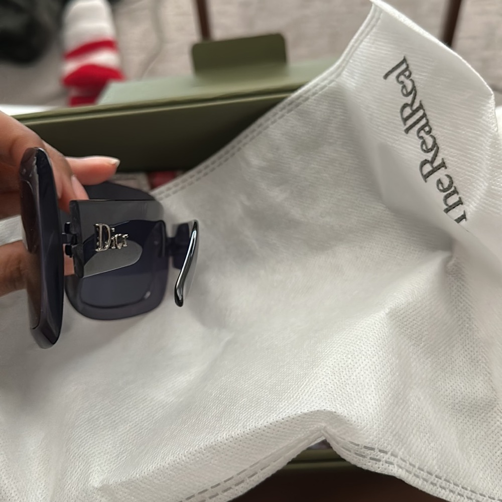 dior so light oversized sunglasses from the real real - Picture 3 of 5